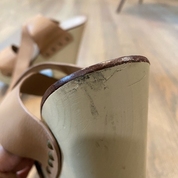 BCBG Runway Wedge - Picture 4 of 9